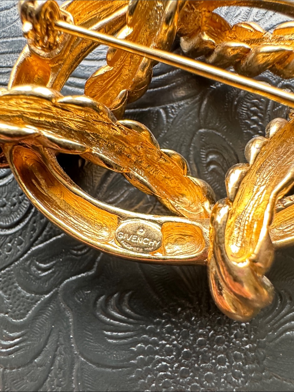 Givenchy Vintage Gold-Tone Interwoven Circle Pin Brooch - Picture 3 of 5